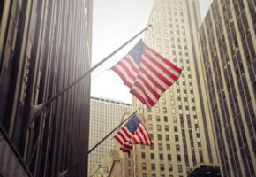 Процедура получения визы талантов в Америку -американские флаги